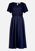 Midikleid mit Eingrifftaschen / Vorderseite
