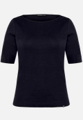 Basic Shirt  mit U-Boot-Ausschnitt / Vorderseite