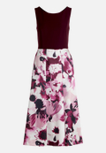 Cocktailkleid mit ausgestelltem Rock / Vorderseite