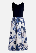 Cocktailkleid mit ausgestelltem Rock / Vorderseite