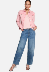 Jeansjacke tailliert mit Knopfleiste / Modellfoto Vorderseite (Outfit)