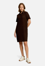 Polokleid mit Eingrifftaschen / Modellfoto Vorderseite (Outfit)