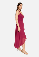Abendkleid mit Volant / Modellfoto Vorderseite (Outfit)