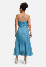 Abendkleid mit Stickerei / Modellfoto Rückseite