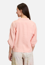 Leinenbluse mit Kragen / Modellfoto Rückseite
