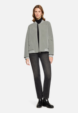 Sommerjacke mit Kragen / Modellfoto Vorderseite (Outfit)