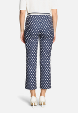Casual-Hose Slim Fit / Modellfoto Rückseite
