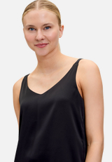 Satin-Bluse mit V-Ausschnitt / Detailbild