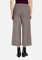 Culotte mit Bügelfalte / Modellfoto Rückseite