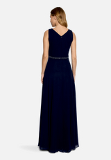 Abendkleid mit Plissee / Modellfoto Rückseite