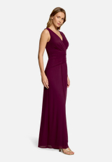 Abendkleid mit V-Ausschnitt / Modellfoto Vorderseite (Outfit)
