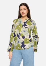 Rüschenbluse mit Muster / Modellfoto Vorderseite