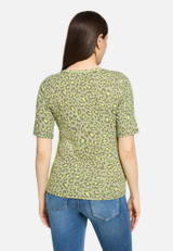 Basic Shirt mit Rippenstruktur / Modellfoto Rückseite