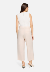 Jumpsuit ohne Arm / Modellfoto Rückseite