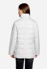 Steppjacke mit abnehmbarer Kapuze / Modellfoto Rückseite