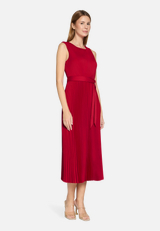 Cocktailkleid mit Plissee / Modellfoto Vorderseite (Outfit)