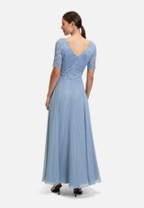 Abendkleid mit Spitze / Modellfoto Rückseite