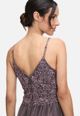 Abendkleid mit Stickerei / Detailbild