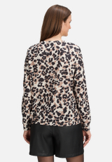 Casual-Shirt mit Tunnelzug / Modellfoto Rückseite