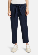 Casual-Hose mit elastischem Bund / Modellfoto Vorderseite