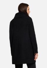 Wolljacke mit Stehkragen / Modellfoto Rückseite