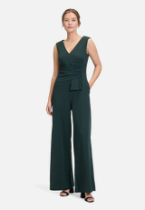 Jumpsuit mit weitem Bein / Modellfoto Vorderseite