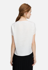 Satin-Bluse kurzarm / Modellfoto Rückseite