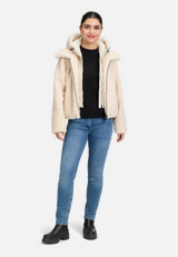 Plüschjacke mit abnehmbarem Westenteil / Modellfoto Vorderseite (Outfit)
