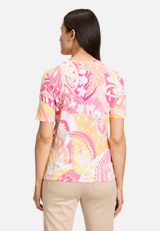 Basic Shirt mit Print / Modellfoto Rückseite