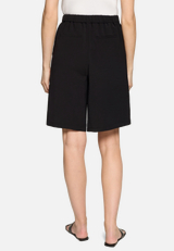 Bermuda-Shorts  mit Gürtel  / Modellfoto Rückseite