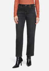 Used Look-Jeans mit Waschung / Modellfoto Vorderseite