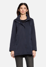 Sommerjacke mit Kapuze / Modellfoto Vorderseite