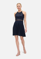 Cocktailkleid mit Spitze / Modellfoto Vorderseite (Outfit)