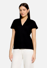 Casual-Shirt mit V-Ausschnitt / Modellfoto Vorderseite