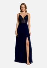 Abendkleid mit Stickerei / Modellfoto Vorderseite