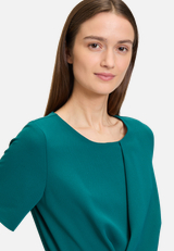 Jumpsuit mit Bindegürtel / Detailbild