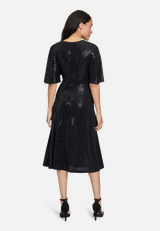 Cocktailkleid im Glitzer-Look / Modellfoto Rückseite