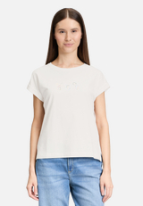 Printshirt mit Ärmelaufschlag / Modellfoto Vorderseite