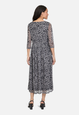Maxikleid mit Leoprint / Modellfoto Rückseite