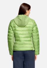 Steppjacke mit abnehmbarer Kapuze / Modellfoto Rückseite