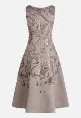 Cocktailkleid mit Kellerfalten / Rückseite