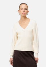 Pullover mit Perlen / Modellfoto Vorderseite