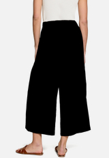 Stoffhose  7/8 Länge mit Schnalle / Modellfoto Rückseite