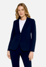 Klassischer Blazer mit Taschen / Modellfoto Vorderseite