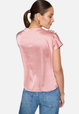 Satinbluse  mit Stehkragen / Modellfoto Rückseite