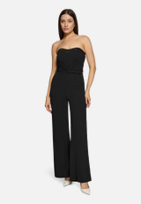 Jumpsuit mit Gürtel / Modellfoto Vorderseite