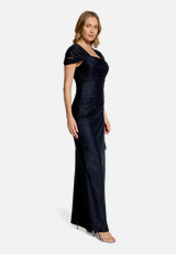 Abendkleid im Glitzer-Look / Modellfoto Vorderseite (Outfit)