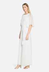 Jumpsuit mit Bindegürtel / Modellfoto Vorderseite (Outfit)