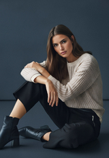 Grobstrick-Pullover mit Lochmuster / Imagebild
