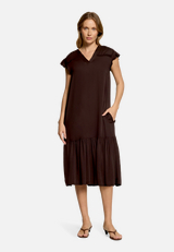 Casual-Kleid mit Flügelärmeln / Modellfoto Vorderseite